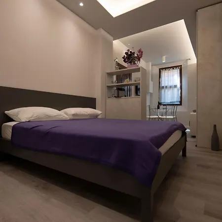 7 Quadri - Piazza Aldrovandi- *