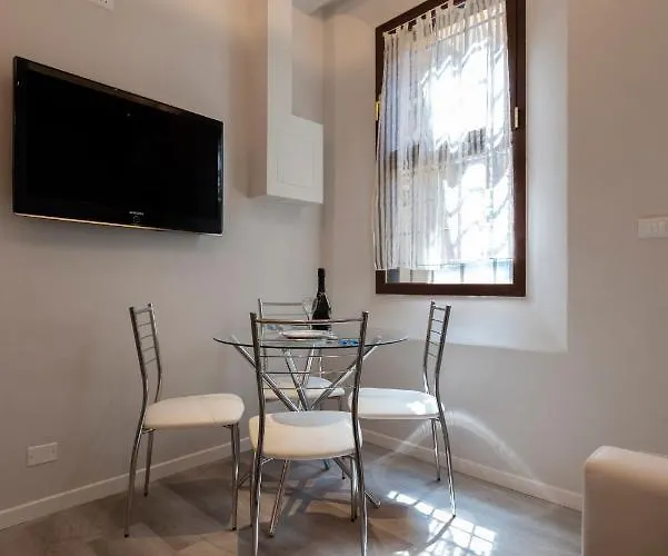 7 Quadri - Piazza Aldrovandi-