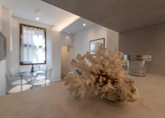 7 Quadri - Piazza Aldrovandi- * בולוניה