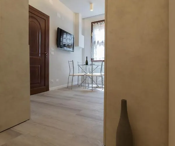 7 Quadri - Piazza Aldrovandi- דירה *