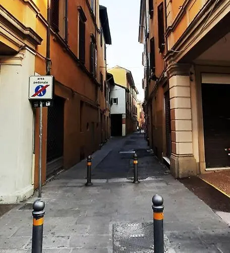 7 Quadri - Piazza Aldrovandi- Apartmán