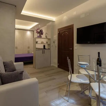 7 Quadri - Piazza Aldrovandi- * Boloňa