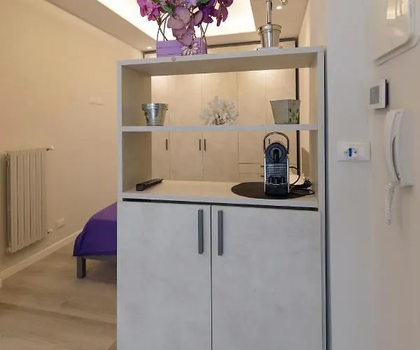 7 Quadri - Piazza Aldrovandi- * بولونيا