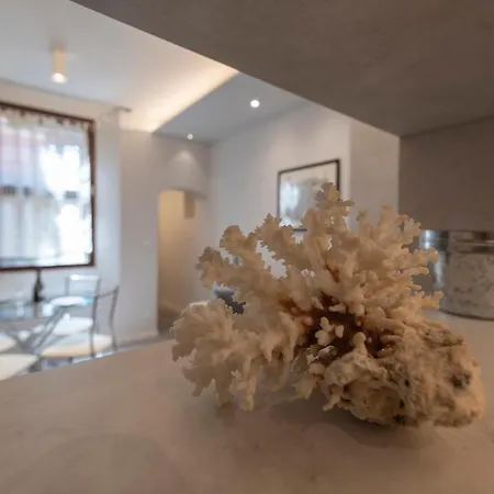 7 Quadri - Piazza Aldrovandi- * Болонья